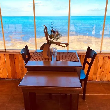 Seafront Silver Waves Mini & Restaurant & Pool Гостевой дом Кирения