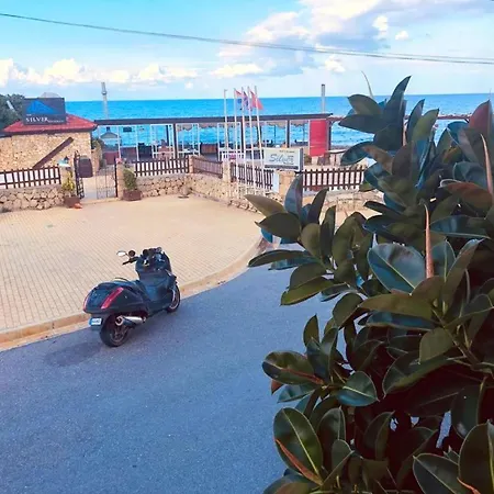 Seafront Silver Waves Mini & Restaurant & Pool