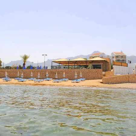 Seafront Silver Waves Mini & Restaurant & Pool Guest house *